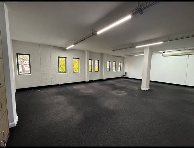 144M² OFFICE TO LET IN GREENSIDE